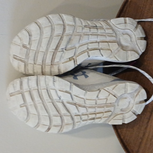 Woman's Underarmour shoes Grey with pink splatter good condition size 7 - Picture 7 of 7